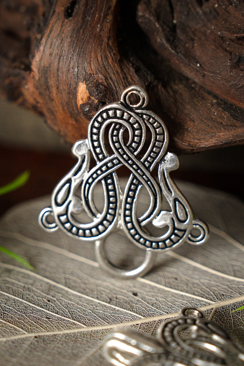 Mantelsluiting Midgardslang Urnesstijl, verzilverd brons