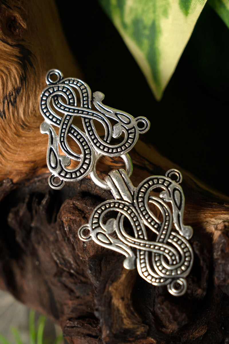 Mantelsluiting Midgardslang Urnesstijl, verzilverd brons