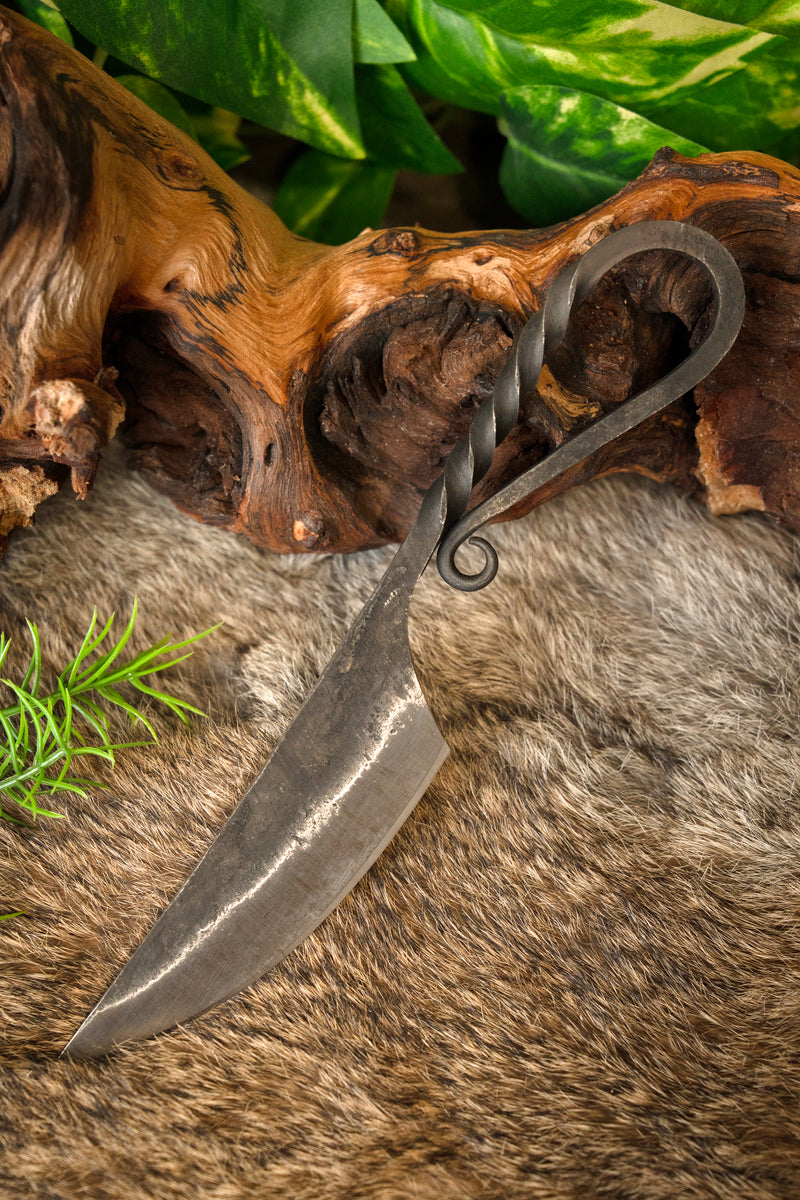 Preistorico coltello con impugnatura ritorto, semi-affilato 