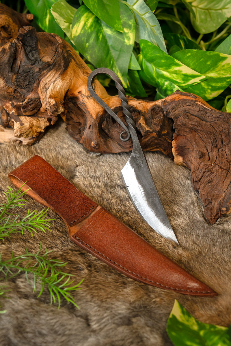 Preistorico coltello con impugnatura ritorto, semi-affilato 