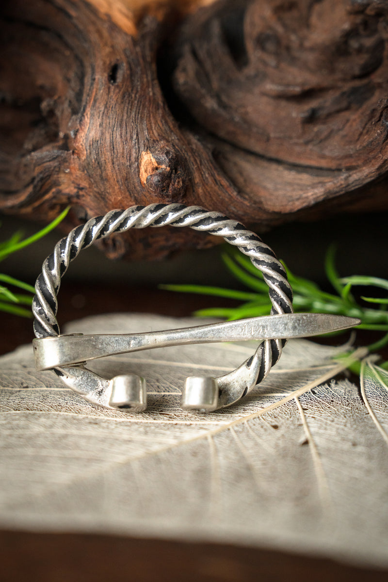 Rusvik spilla, bronzo argentato 