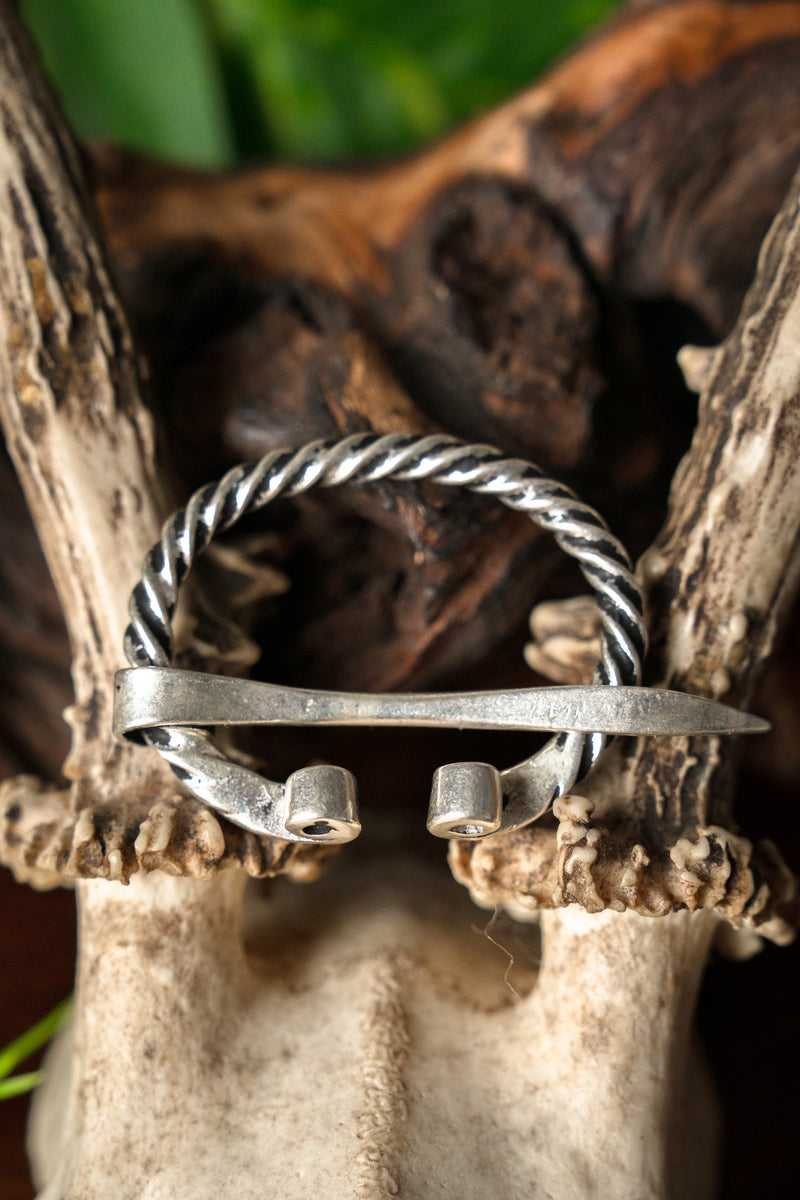 Rusvik spilla, bronzo argentato 