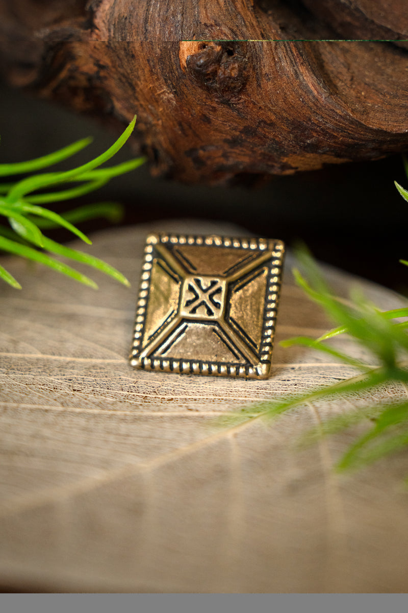 14de eeuws riembeslag piramide