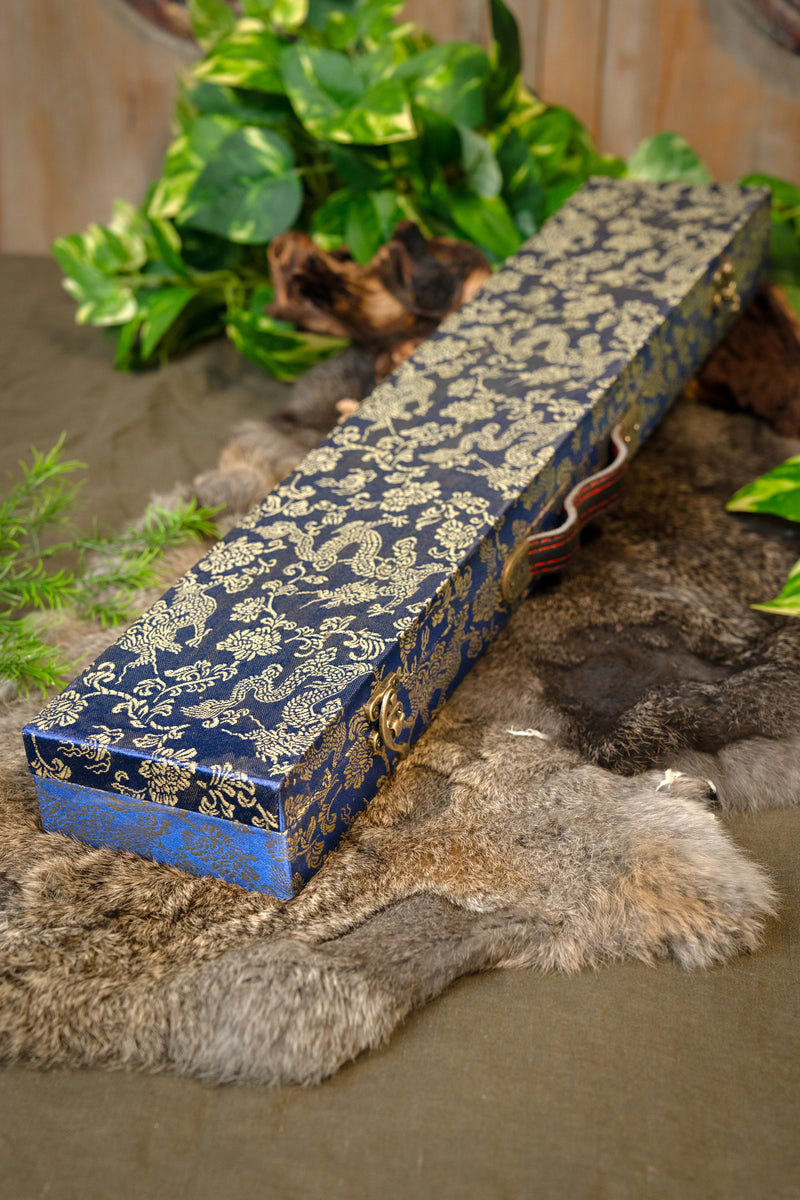 John Lee Aikuchi tanto, scherp