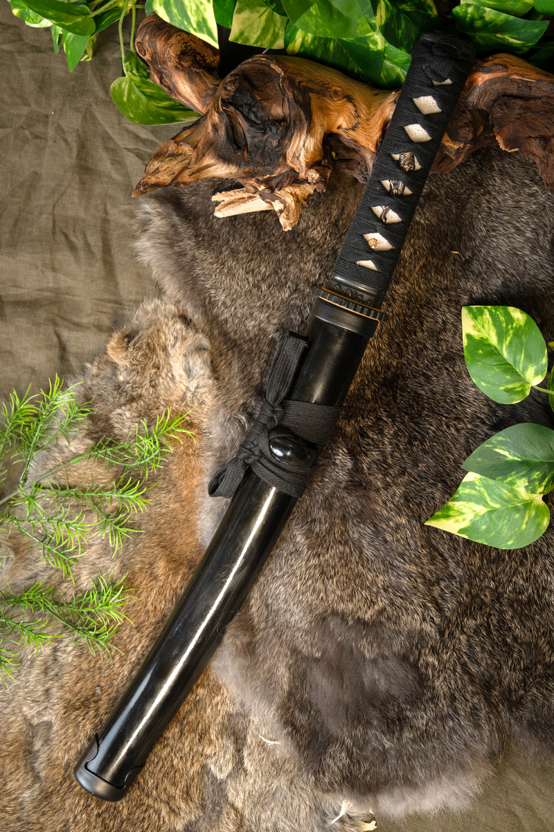 John Lee Aikuchi tanto, scherp