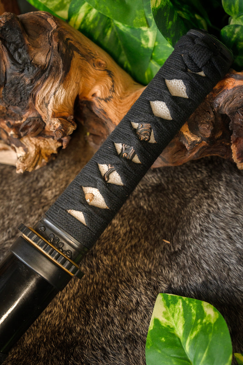 John Lee Aikuchi tanto, scherp