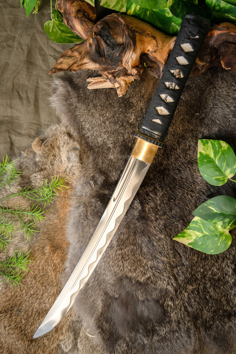 John Lee Aikuchi tanto, scherp