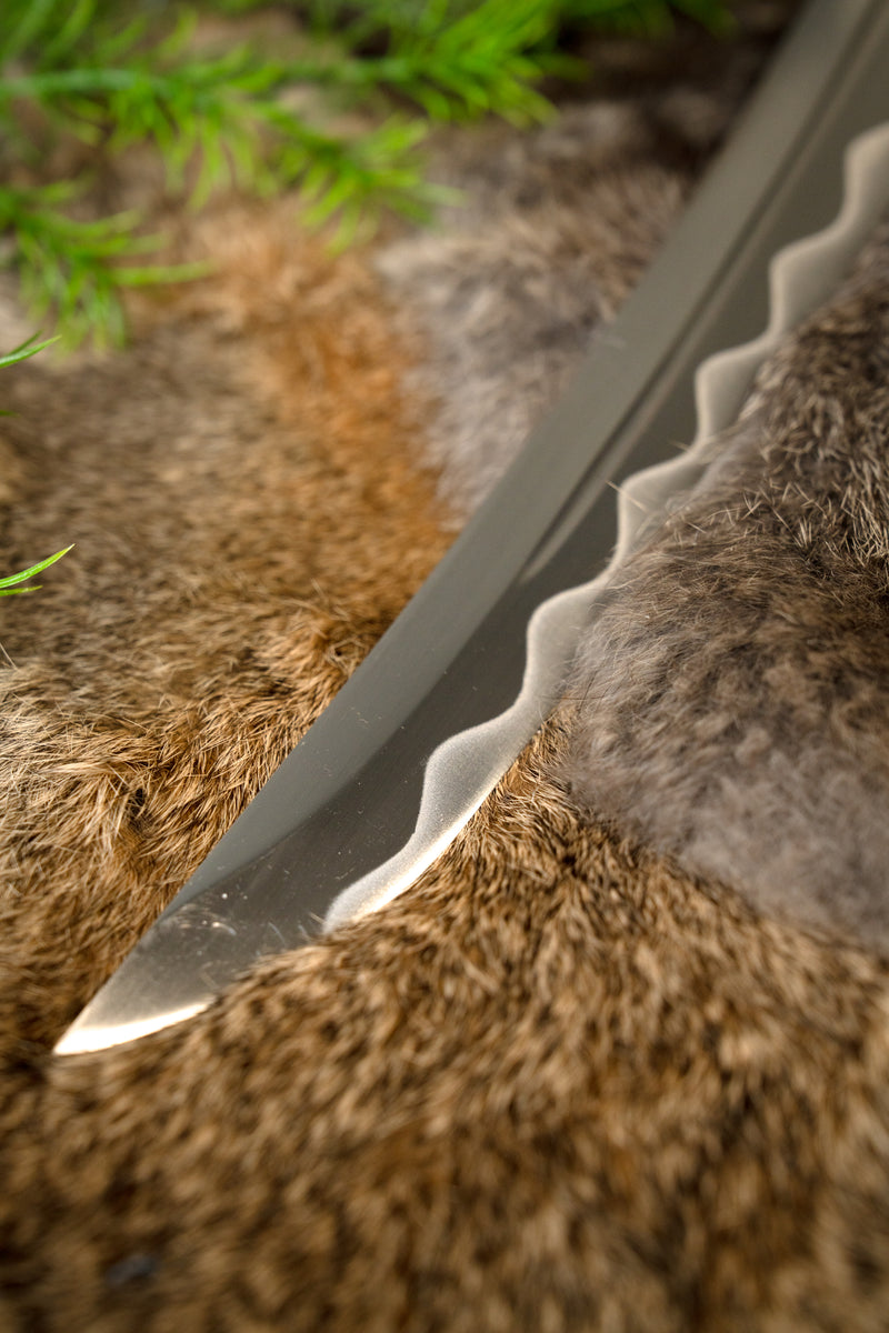 John Lee Aikuchi tanto, scherp