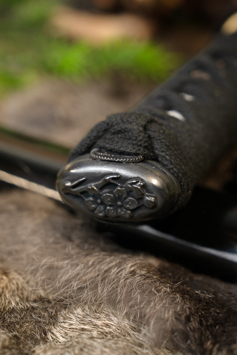 John Lee Aikuchi tanto, scherp