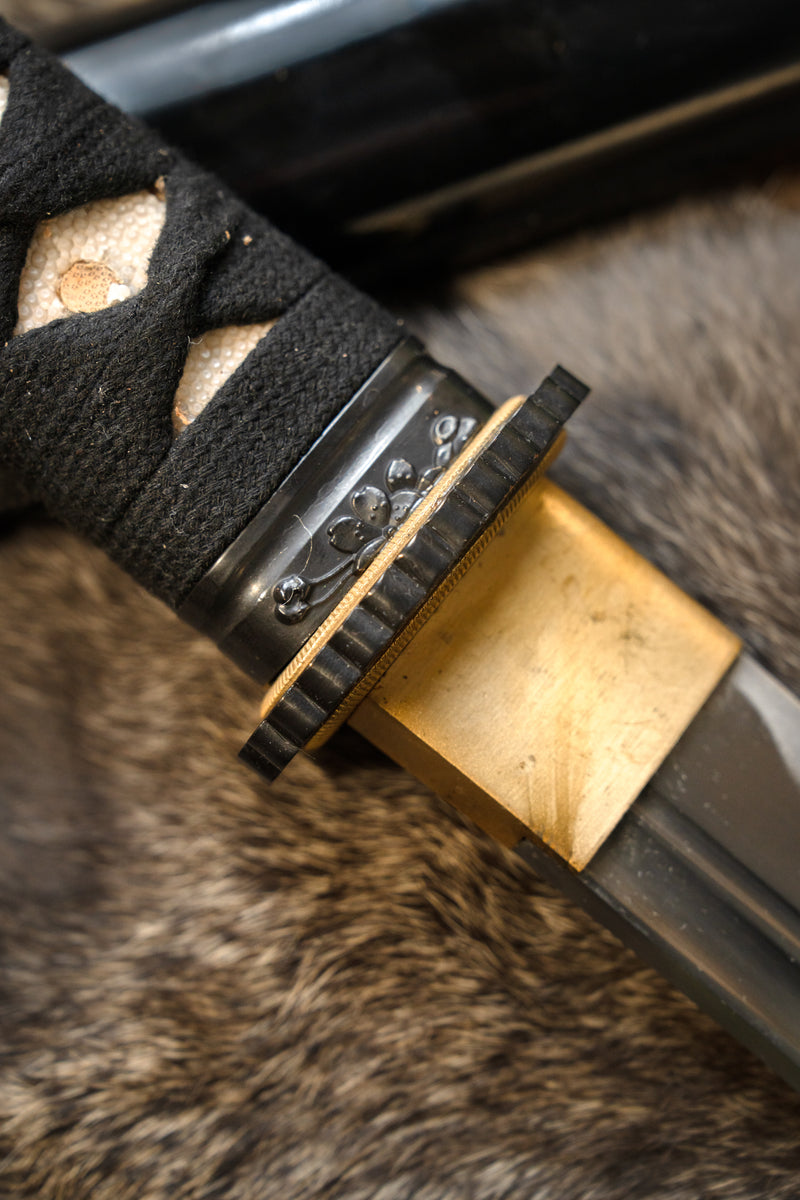 John Lee Aikuchi tanto, scherp