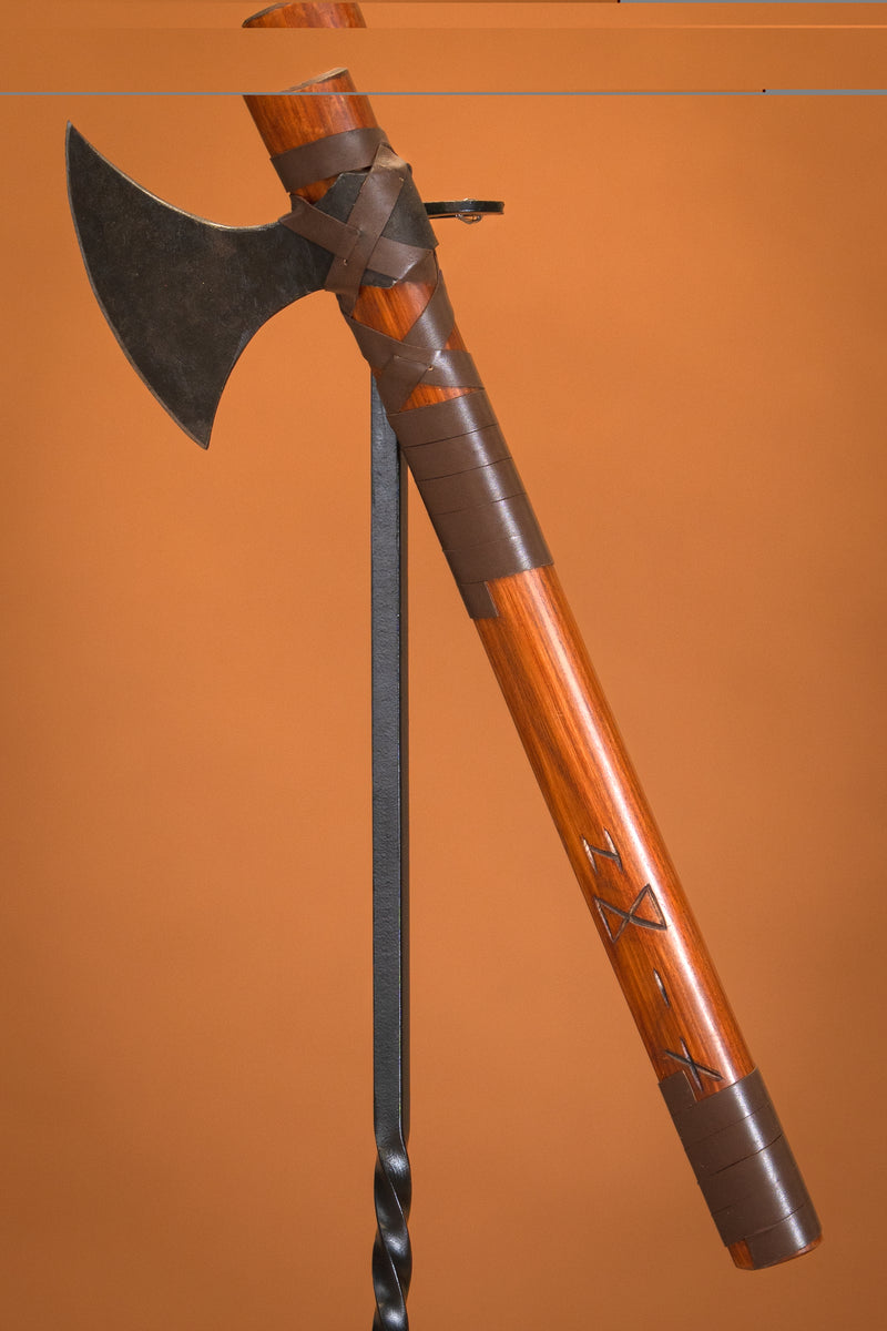 Viking Daneaxe met runen, type M, semi-scherp