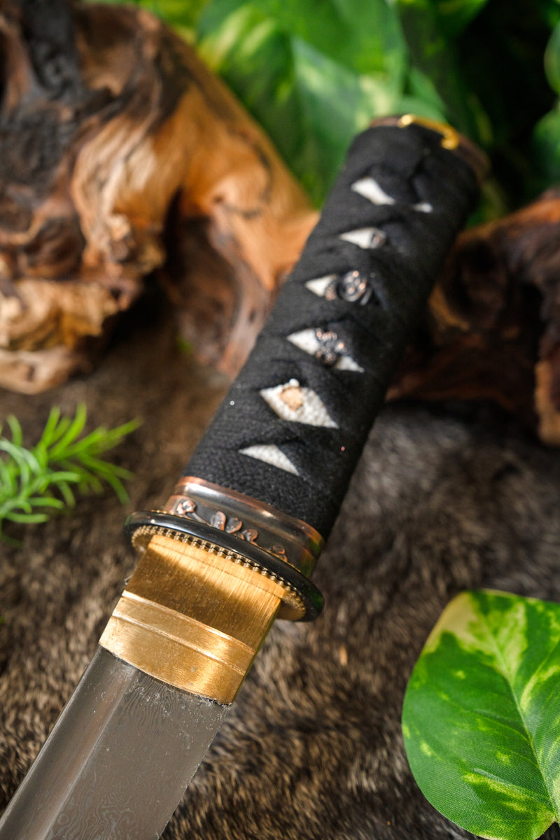 John Lee złoty kwiat tanto, ostry 