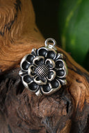 Rosa Tudor amuleto, bronce plateado 