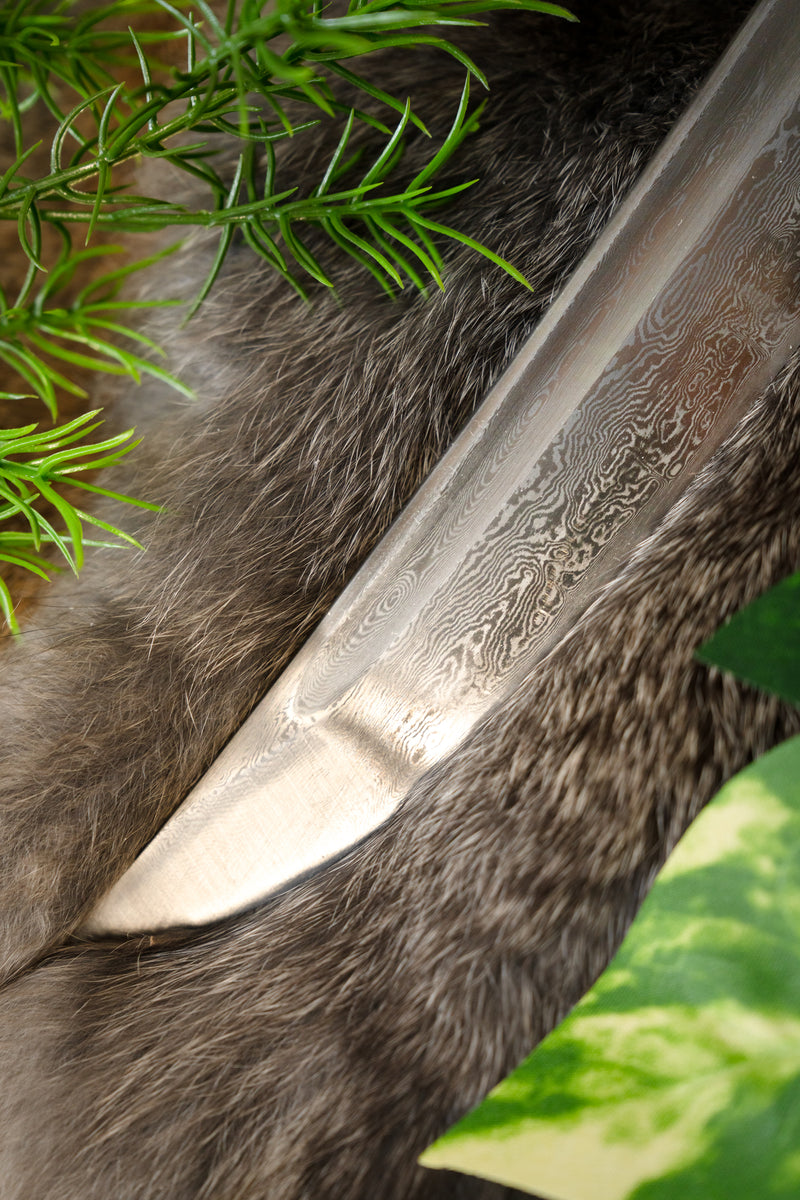 John Lee złoty kwiat tanto, ostry 