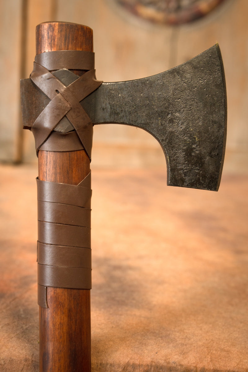 Huskarl skeggox met runen, type B, semi-scherp