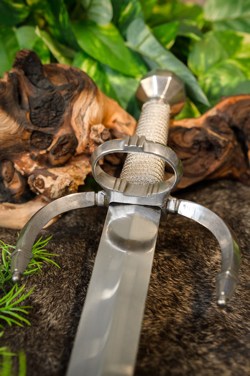 Main gauche, semi-scherp