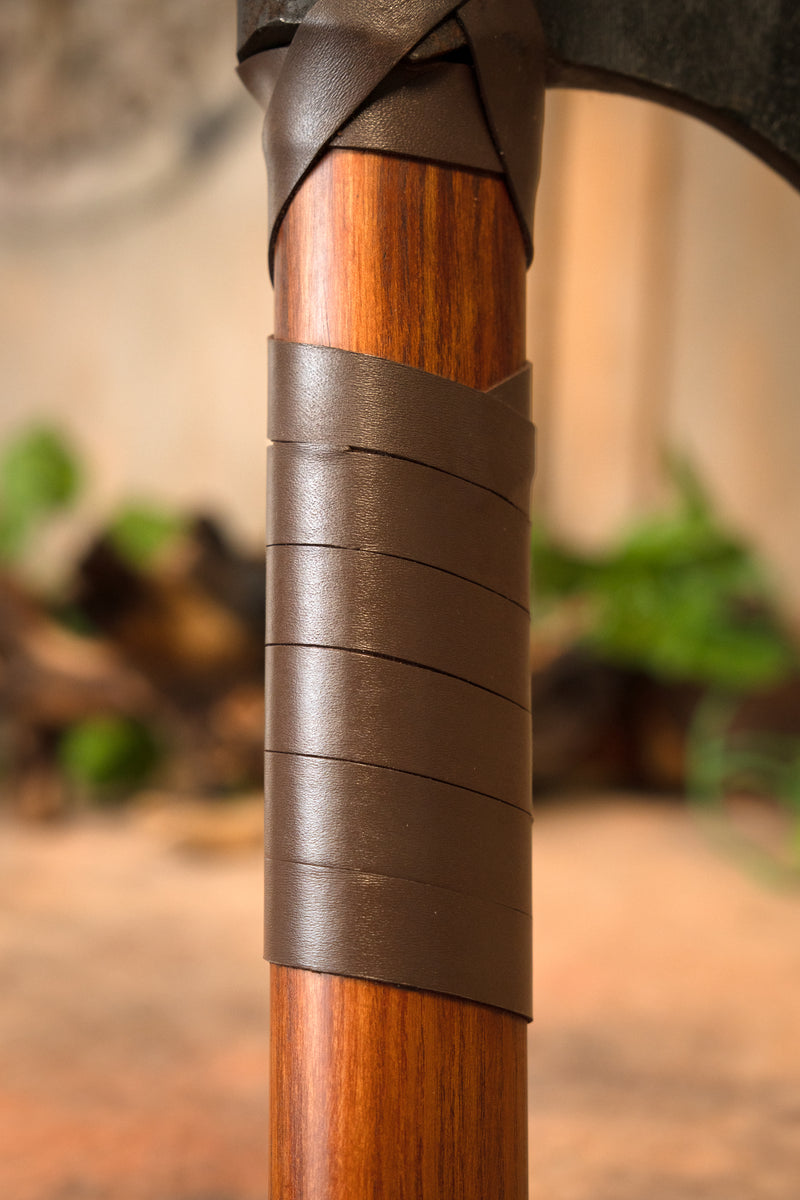 Viking Daneaxe met runen, type M, semi-scherp