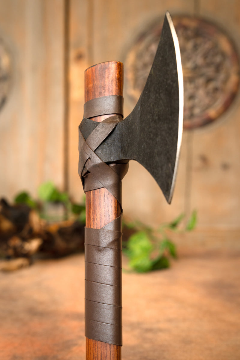 Viking Daneaxe met runen, type M, semi-scherp