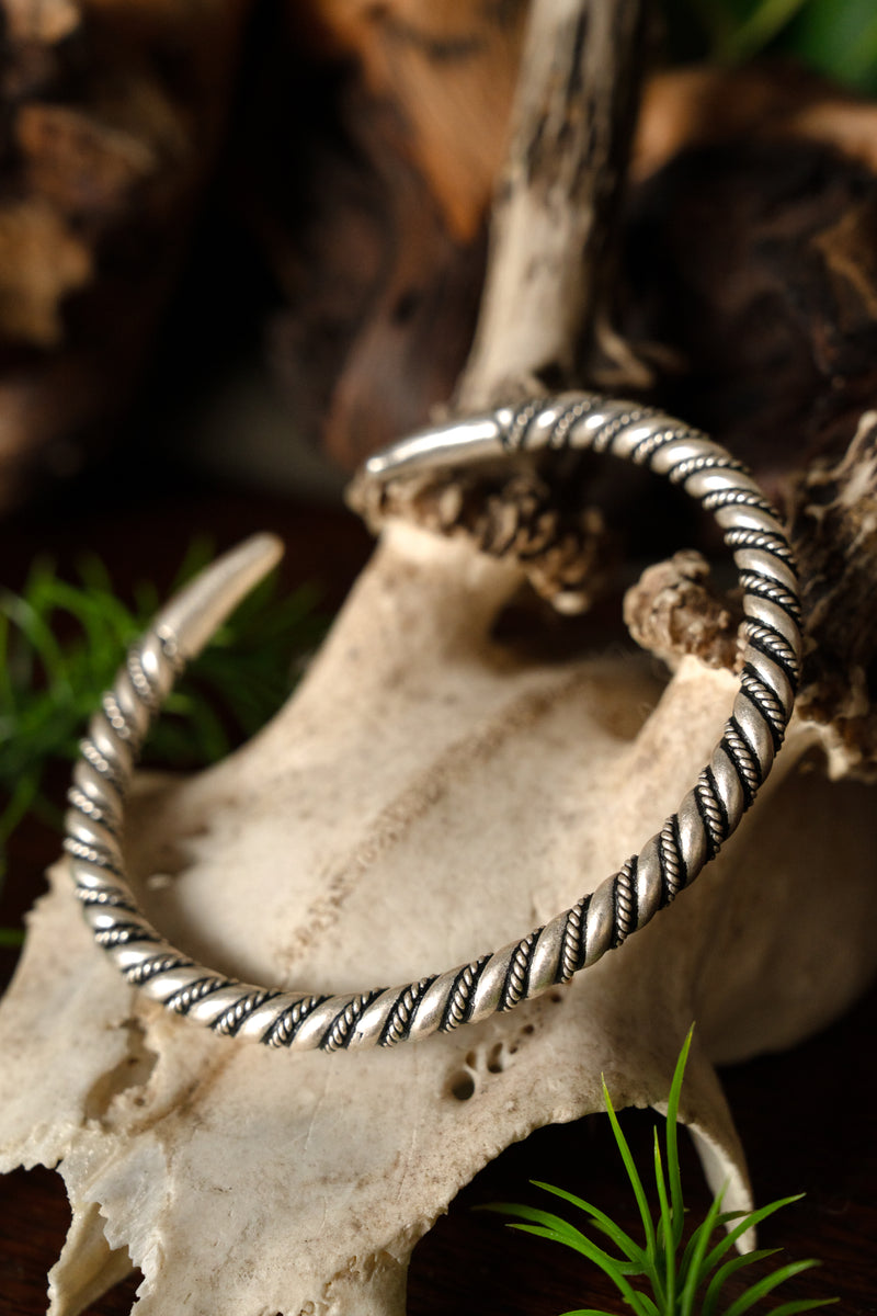 Vikingarmband Halsingland, verzilverd brons