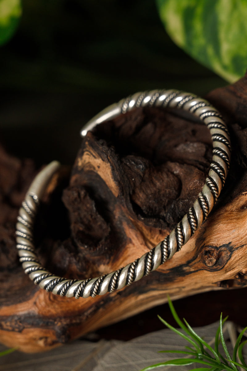 Vikingarmband Halsingland, verzilverd brons