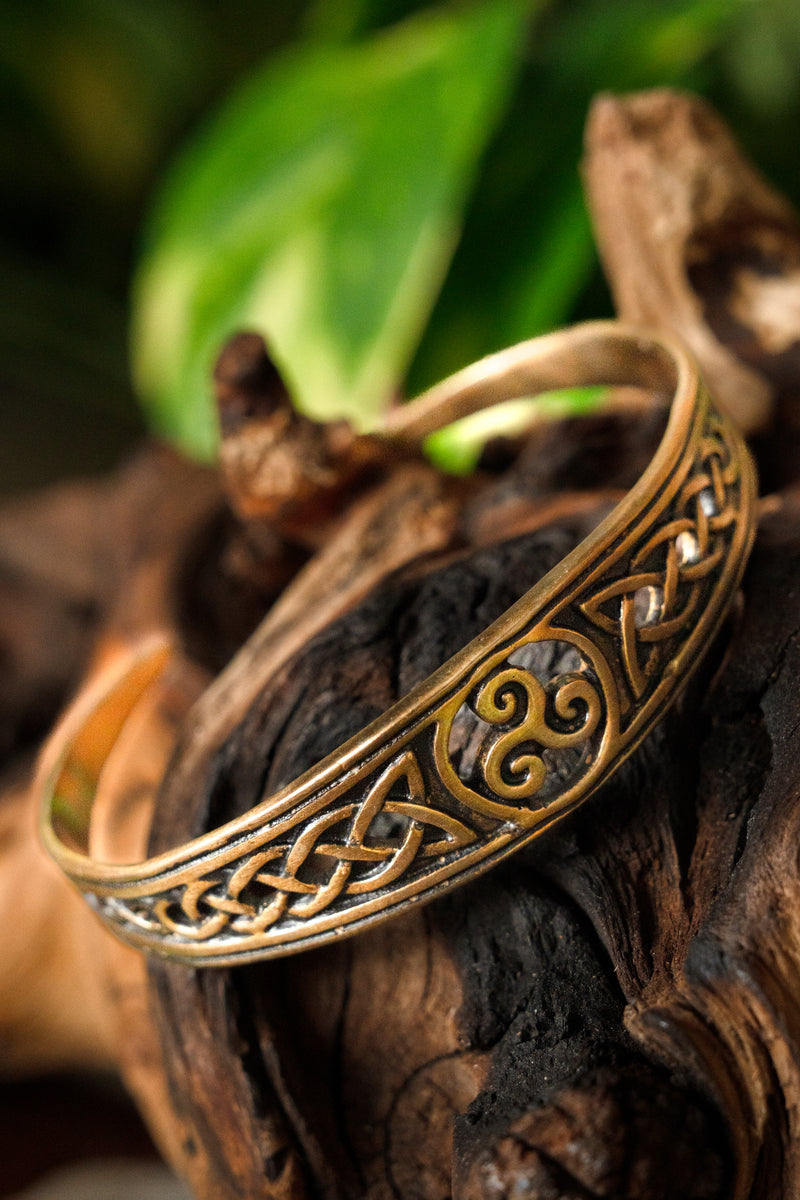 Narrow Celtic bracelet with trisquelion, bronze