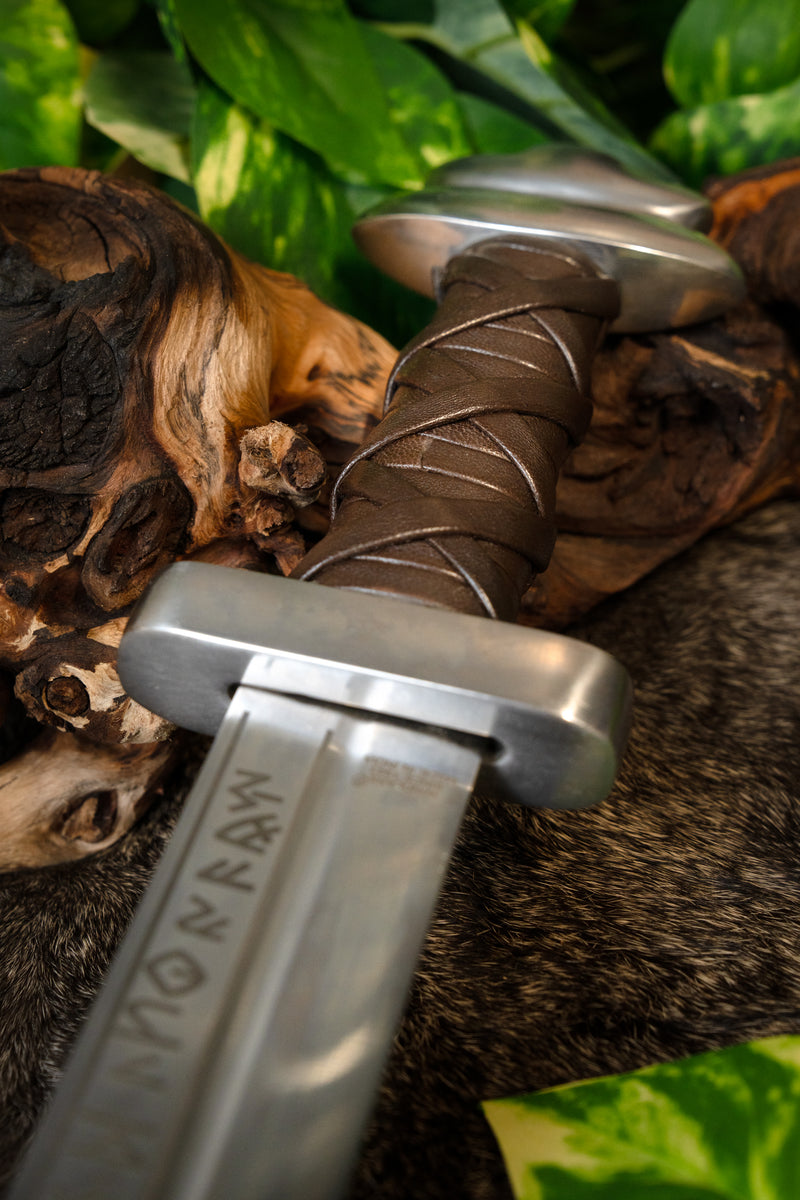 Beagnoth seax with runes, semi-sharp