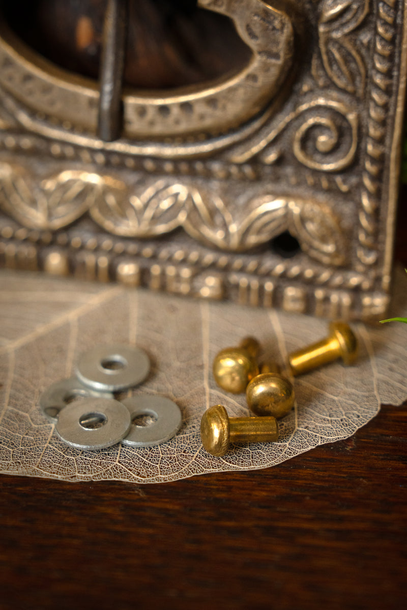 Laat Romeinse riemgesp met beslag