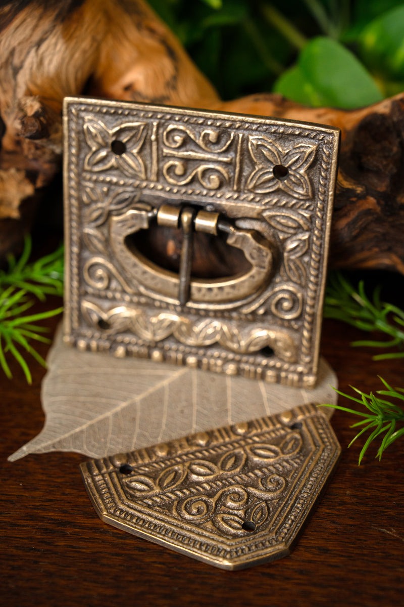 Laat Romeinse riemgesp met beslag