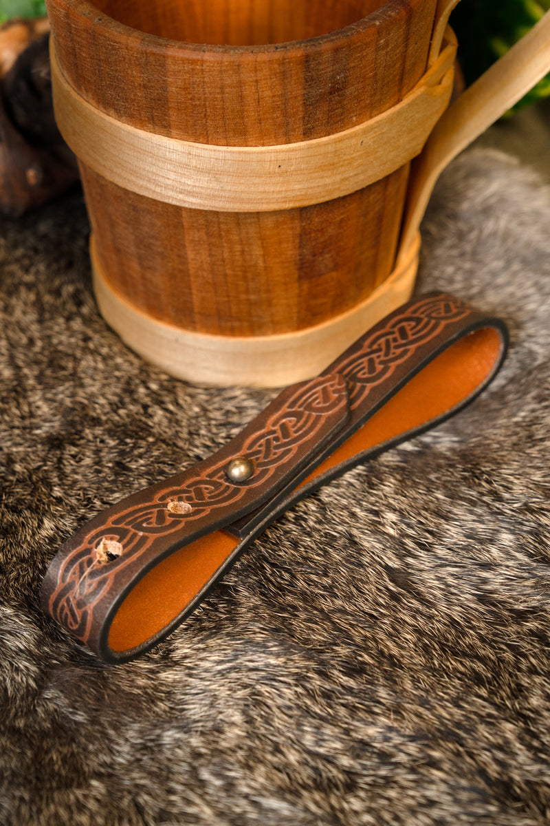 Keltische riemhouder voor bekers, bruin