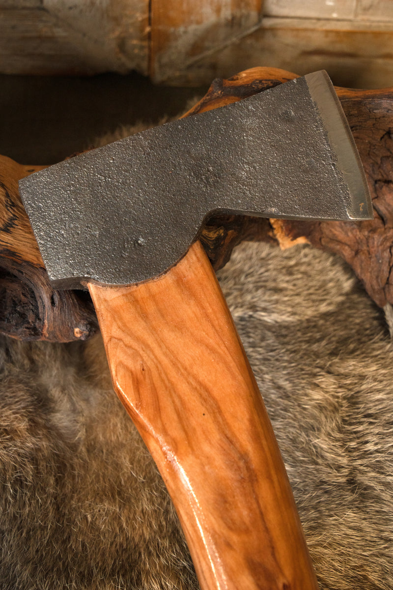 Traditionele outdoorbijl, semi-scherp