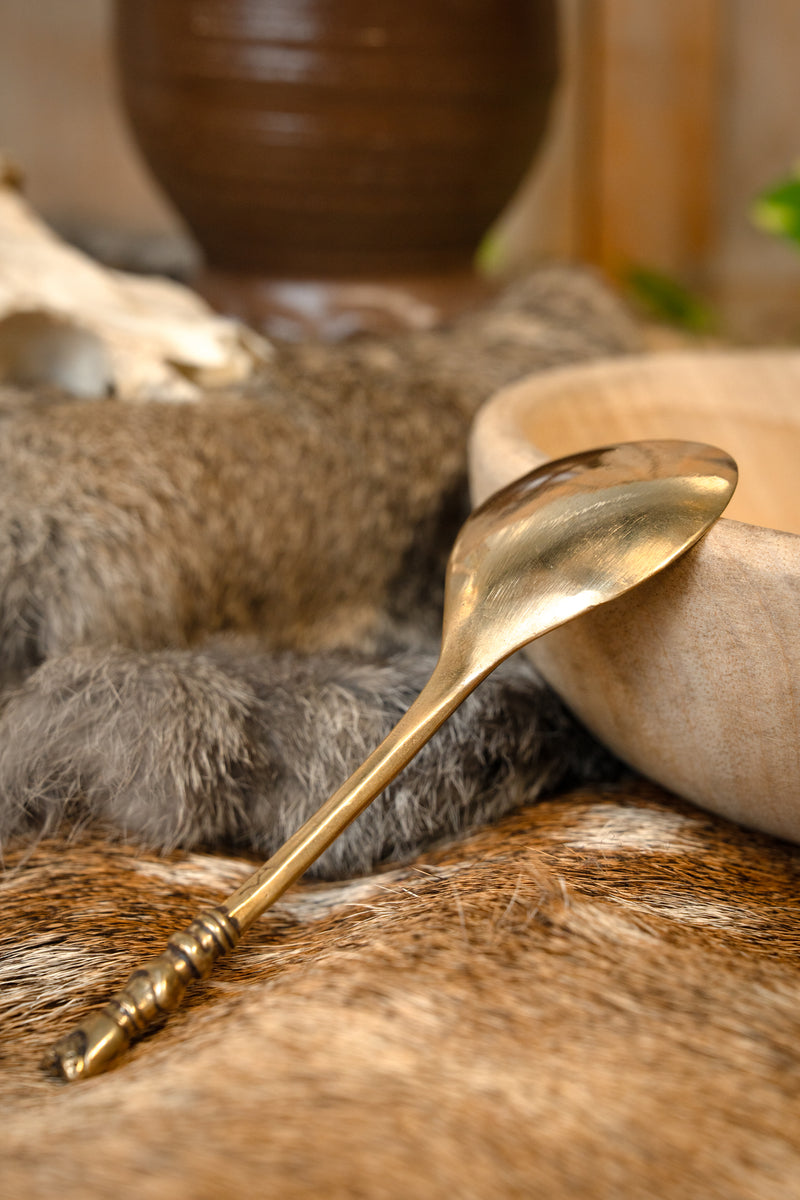 Middeleeuwse messing lepel met meisjeshoofd