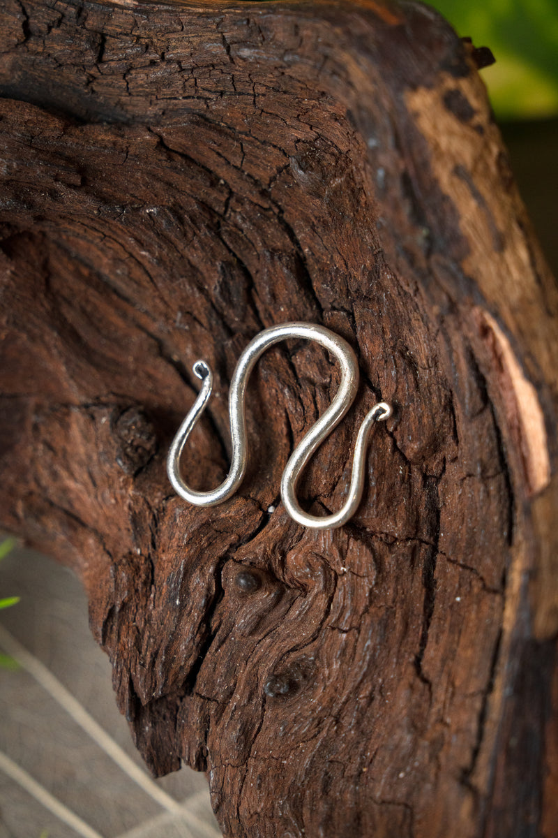 Sieraadhaakje groot, verzilverd brons