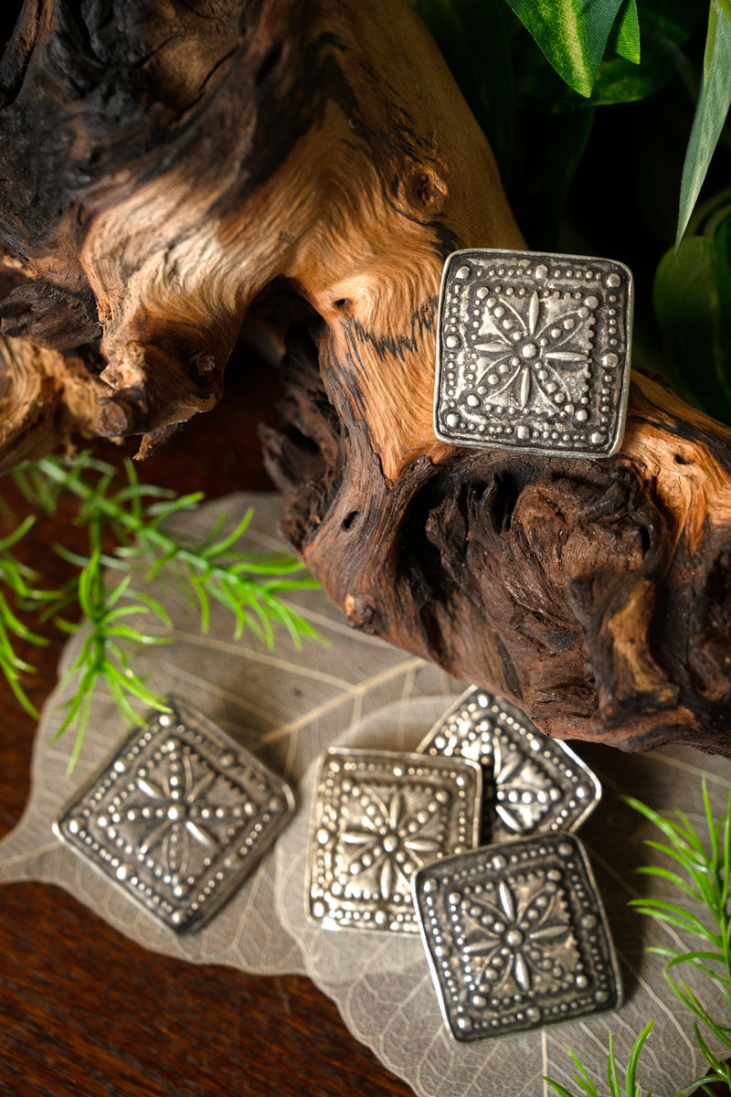 Riembeslag bloem (set van 5), 16e eeuw, verzilverd