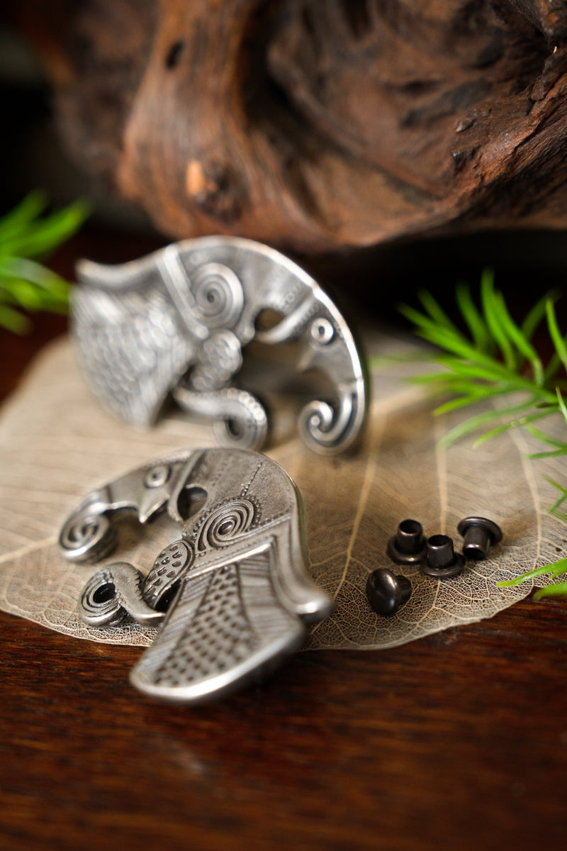 Germaanse raaf riembeslag grote volksverhuizing, paar links en rechts, brons