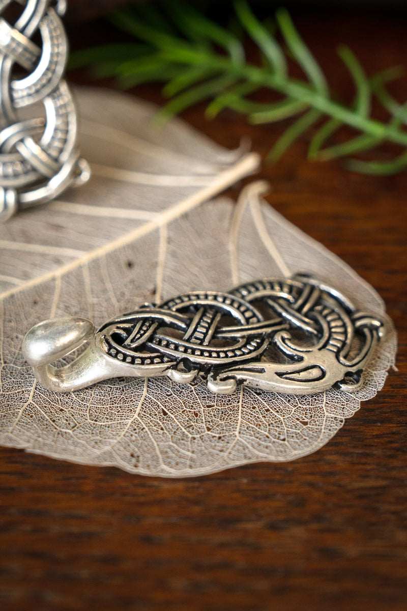 Fermoir de manteau argenté avec le serpent de Midgard, bronze argenté 