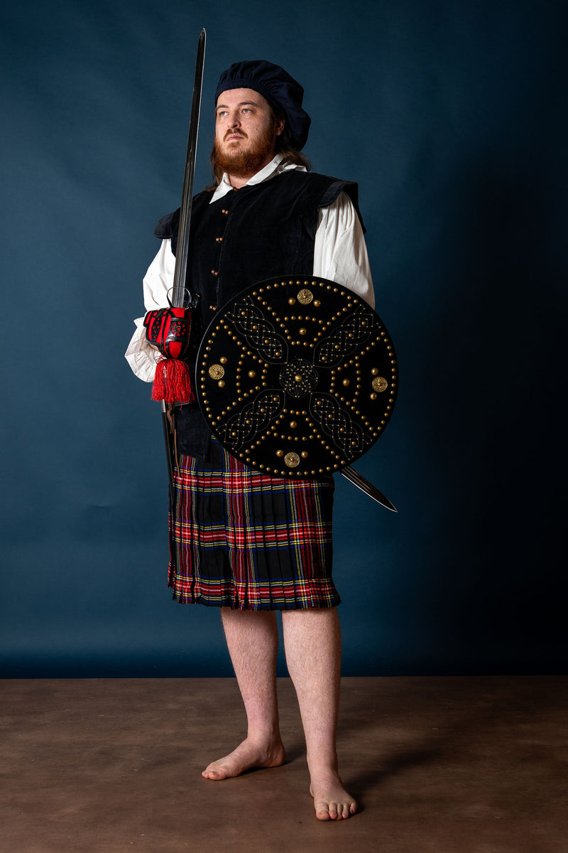 Schottischer Hochland -Targe mit keltischem Kreuz