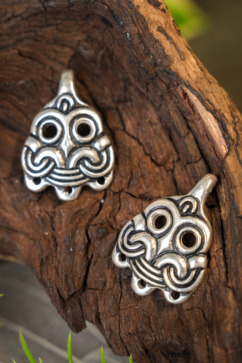 Sluitingen voor beenwindsels Birka, graf 903, verzilverd brons