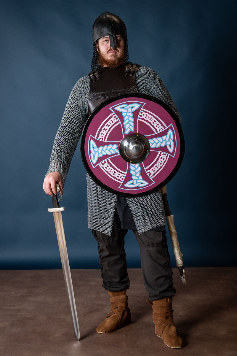 Scudo rotondo con croce celtica 