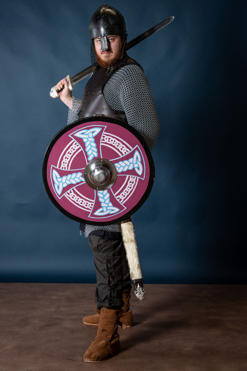 Scudo rotondo con croce celtica 