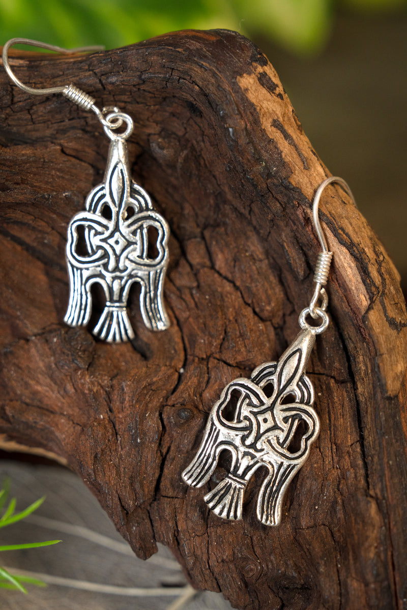 Rusvikoorbellen Jaroslav, verzilverd brons