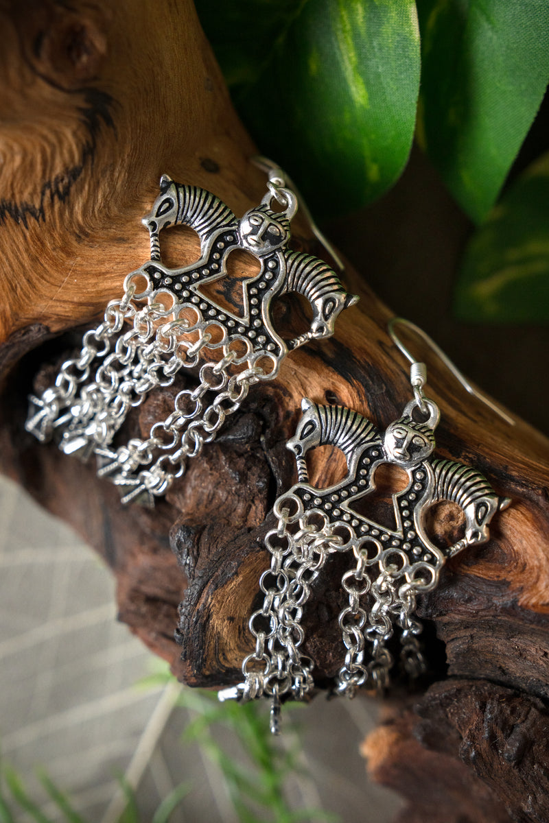 Viking oorbellen paarden, verzilverd brons