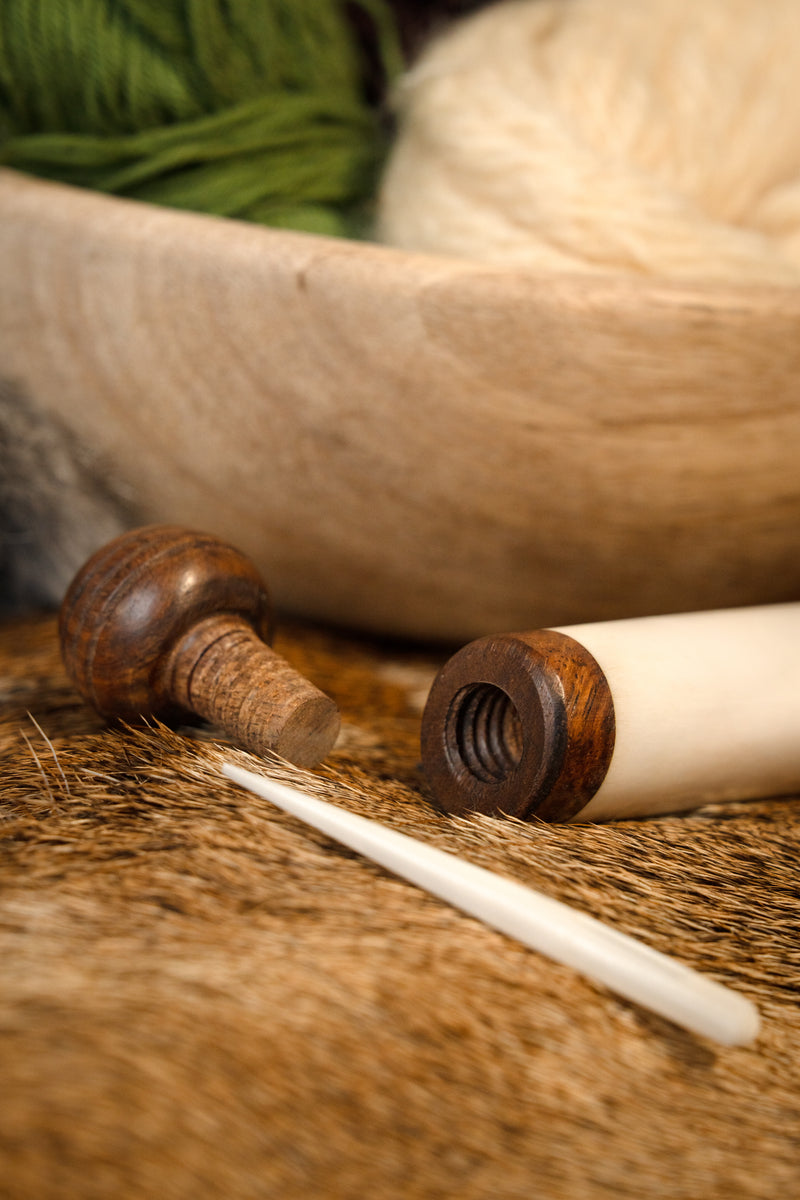 Caja de agujas de hueso medieval 