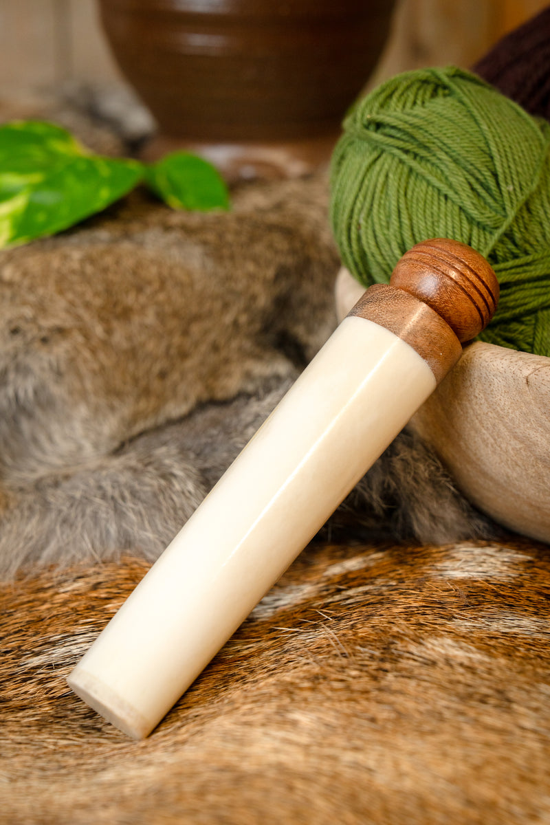 Middeleeuws naalddoosje been