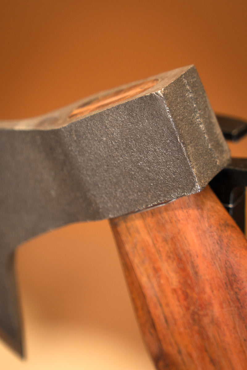 Hache d'usage médiévale, forgée à la main, semi-tranchante 