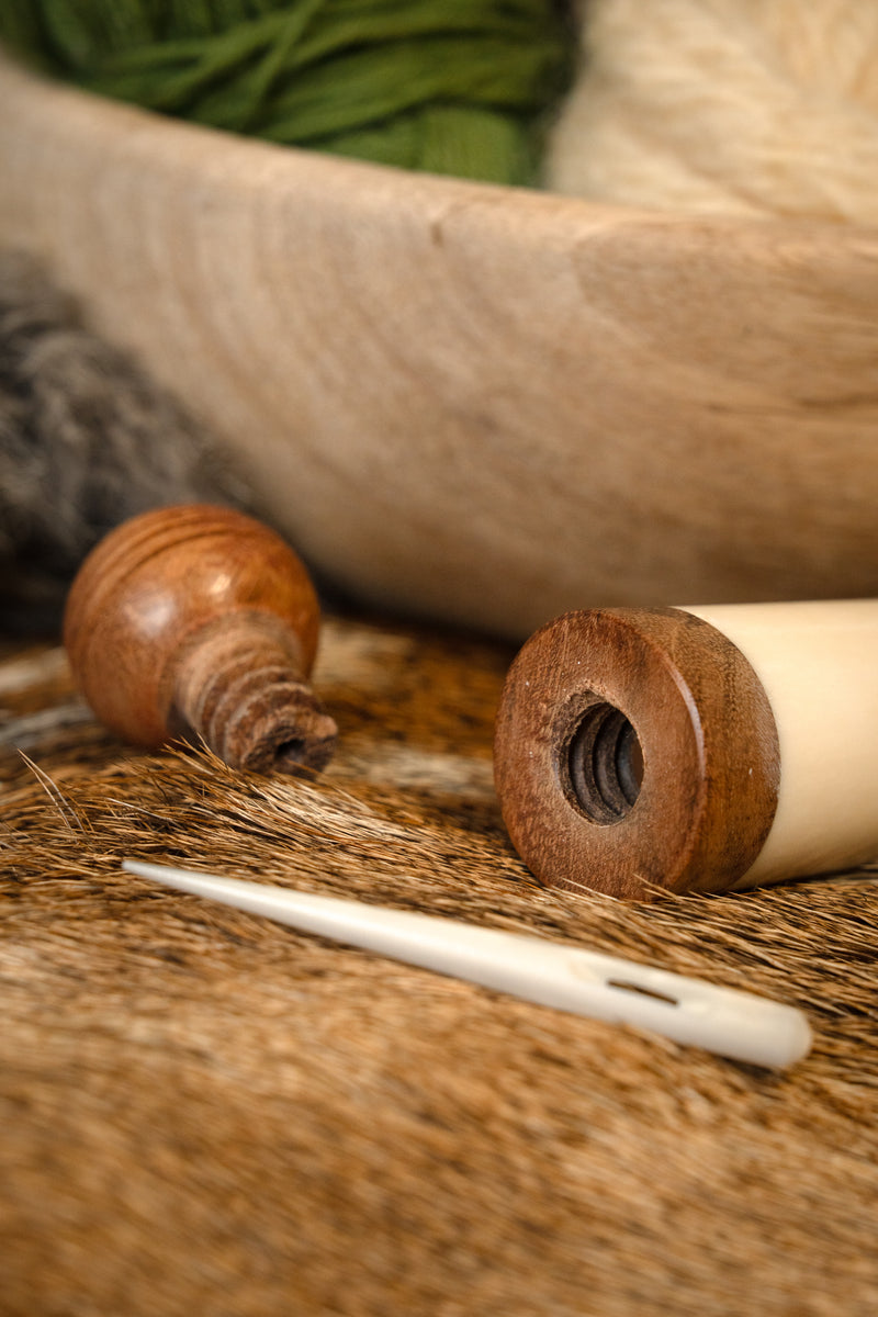 Middeleeuws naalddoosje been