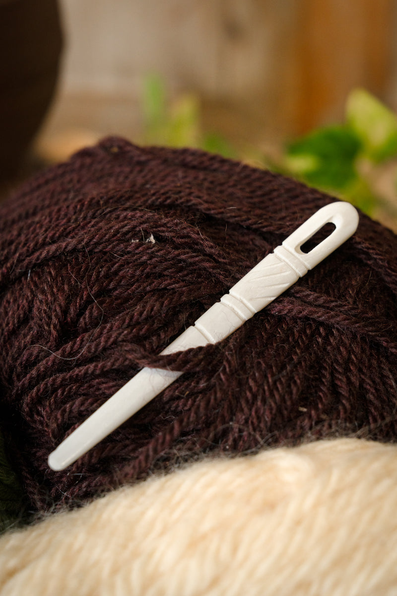 Gedecoreerde naaldbindnaald