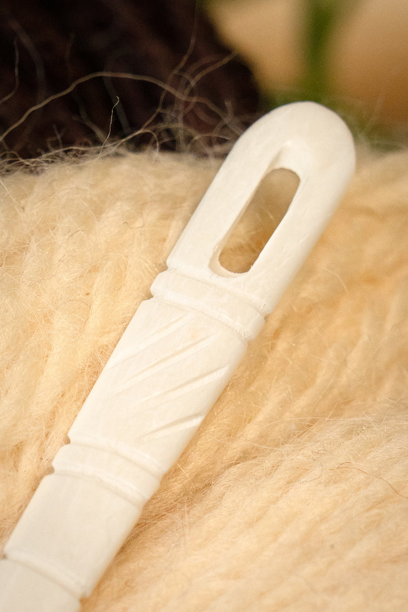 Gedecoreerde naaldbindnaald