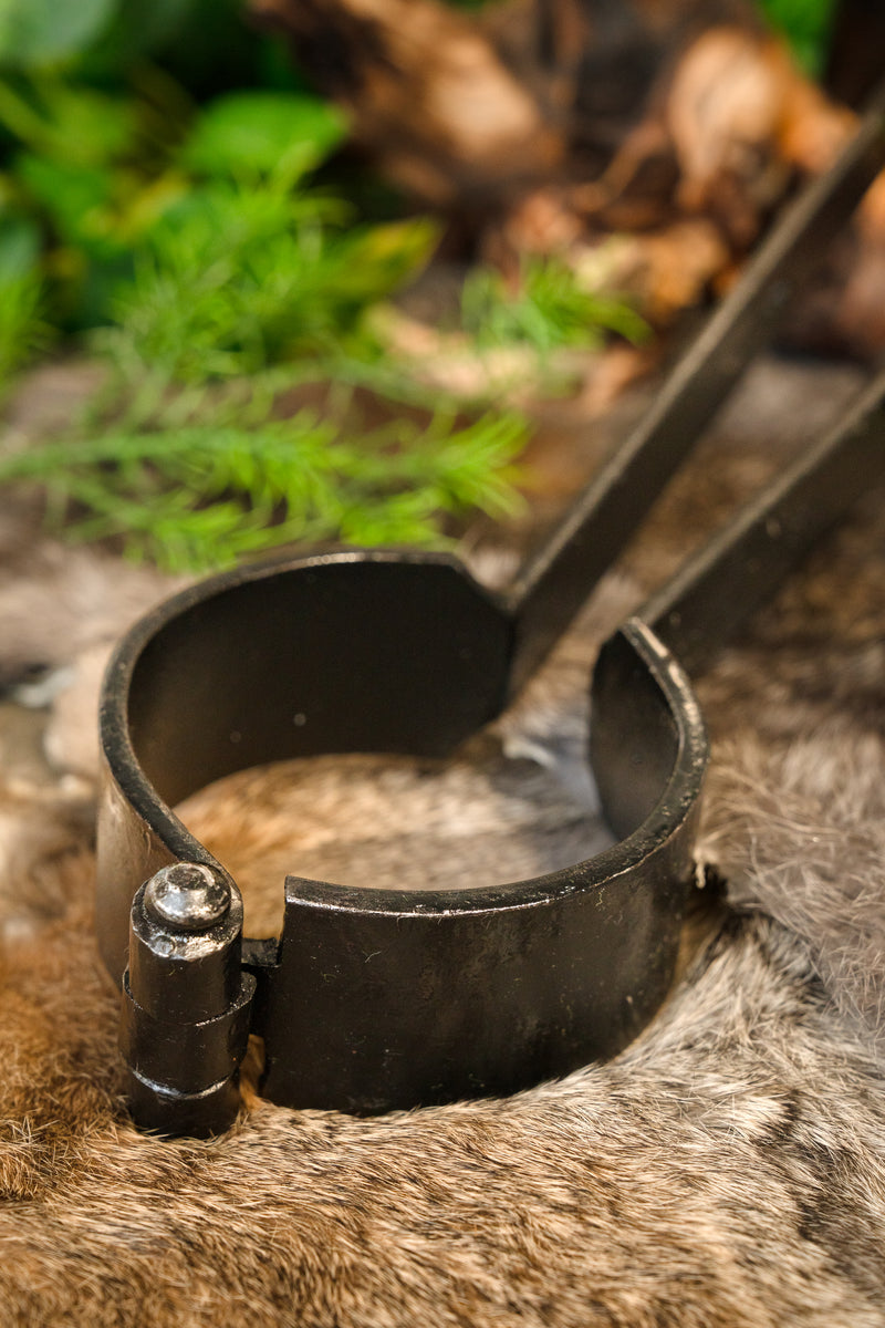 Middeleeuwse handboeien met stang