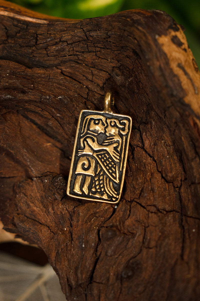 6e eeuws liefdesamulet, brons