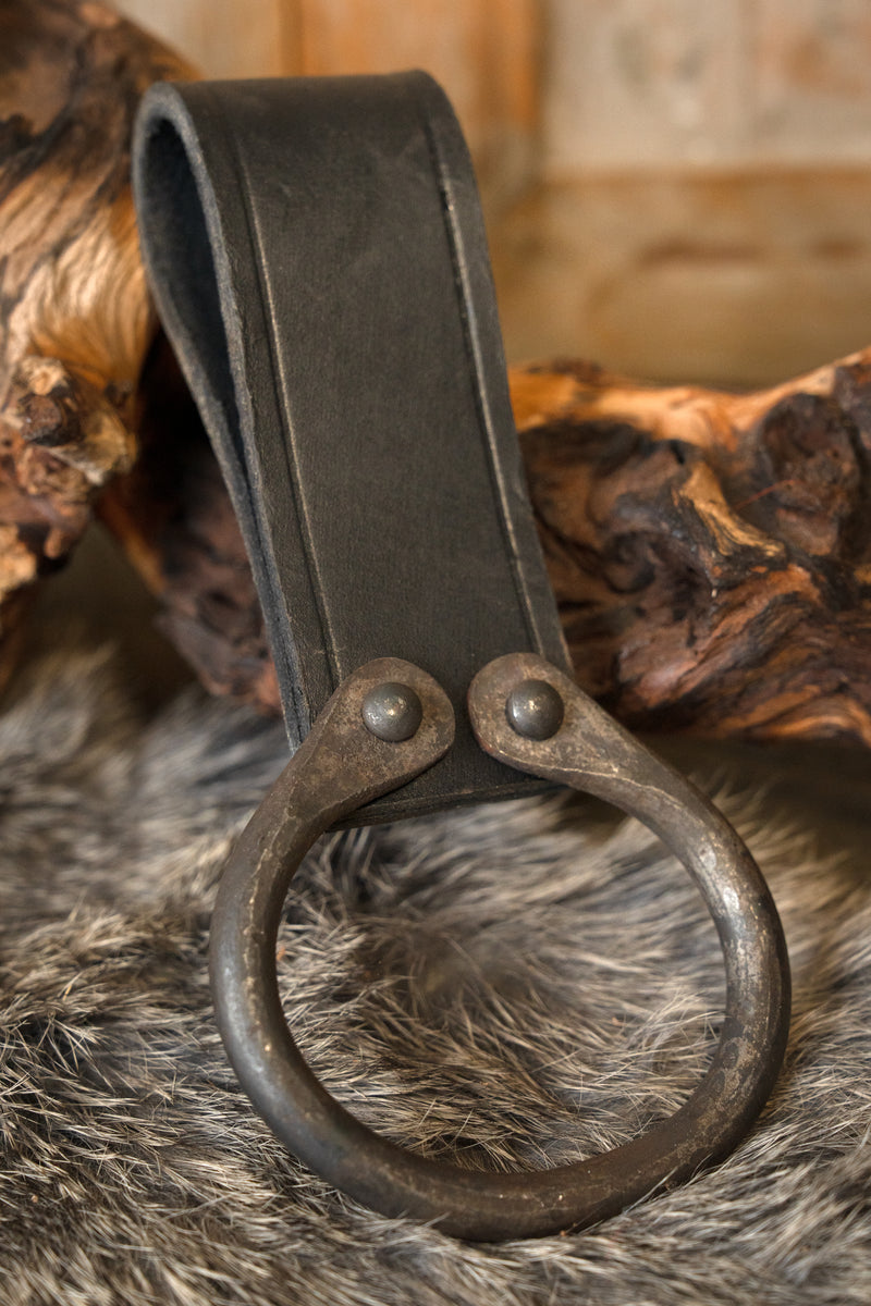 Bælteholder til våben